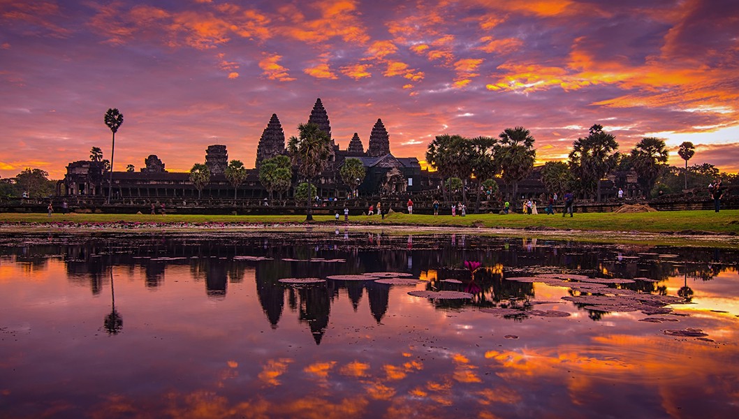 DISCOVER VIETNAM AND COMBODIA DEPARTS FROM HANOI – HALONG – SIEMREAP – SAIGON 8 DAYS 7 NIGHTS 