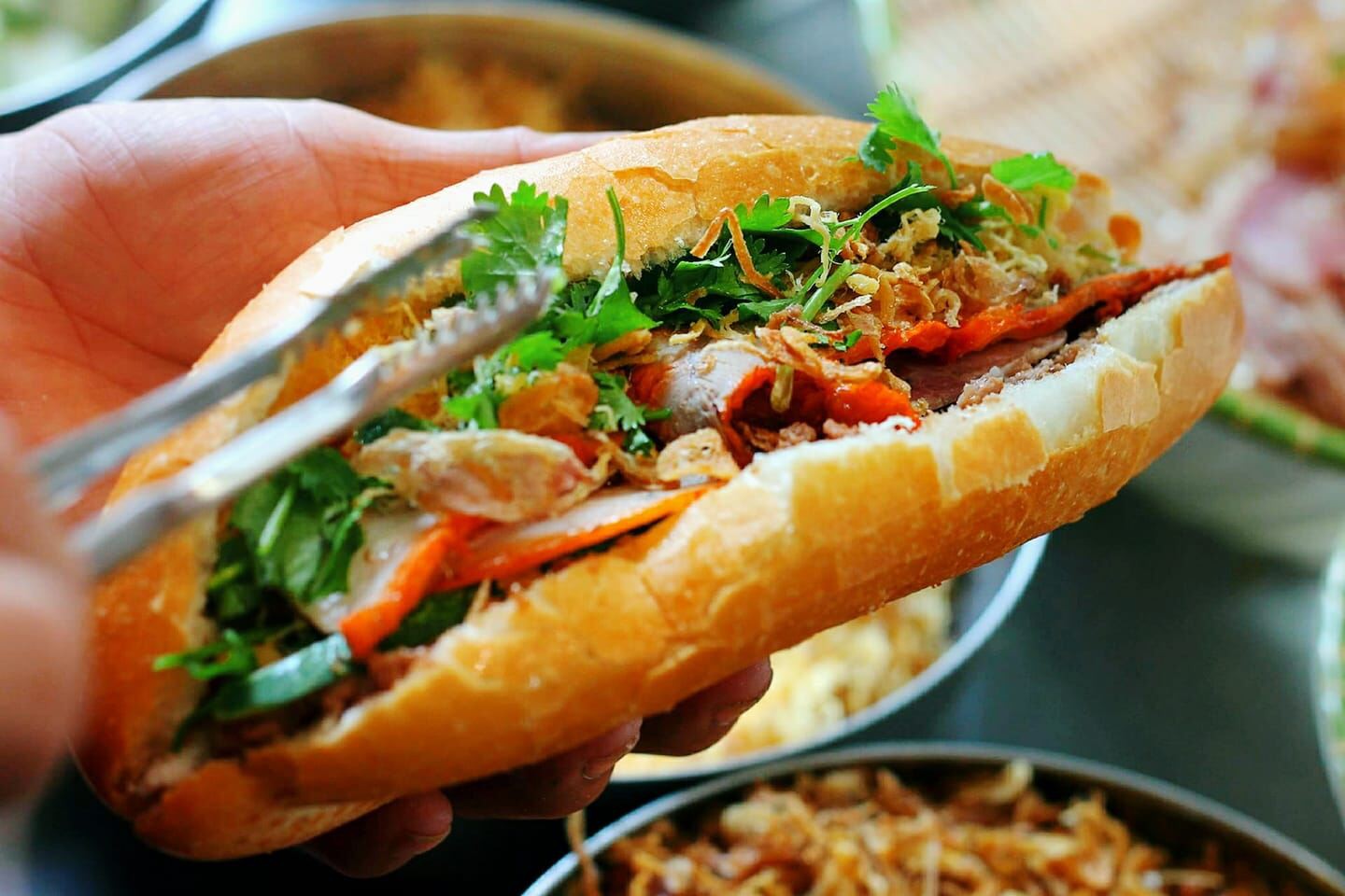 DAILY STREET FOOD TOUR DEPARTURE FROM HANOI WITH LOW COST 